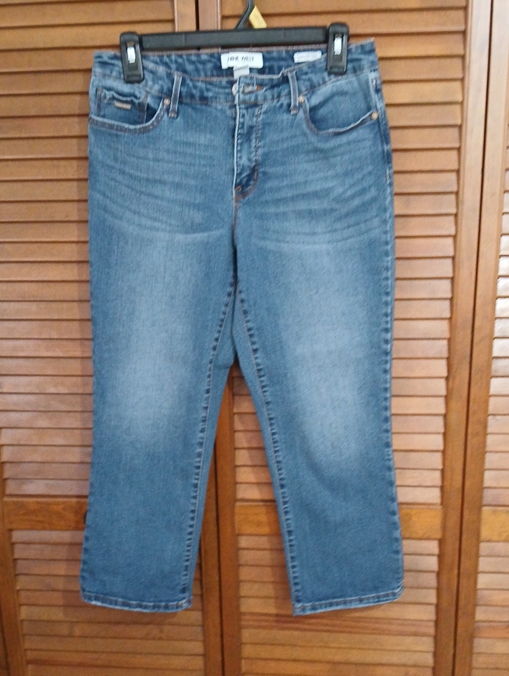 Nine West Cropped Jeans in Medium Blue Wash
